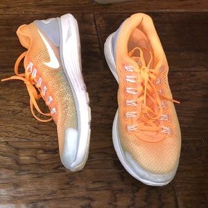 Nike tennis shoes women’s size 9